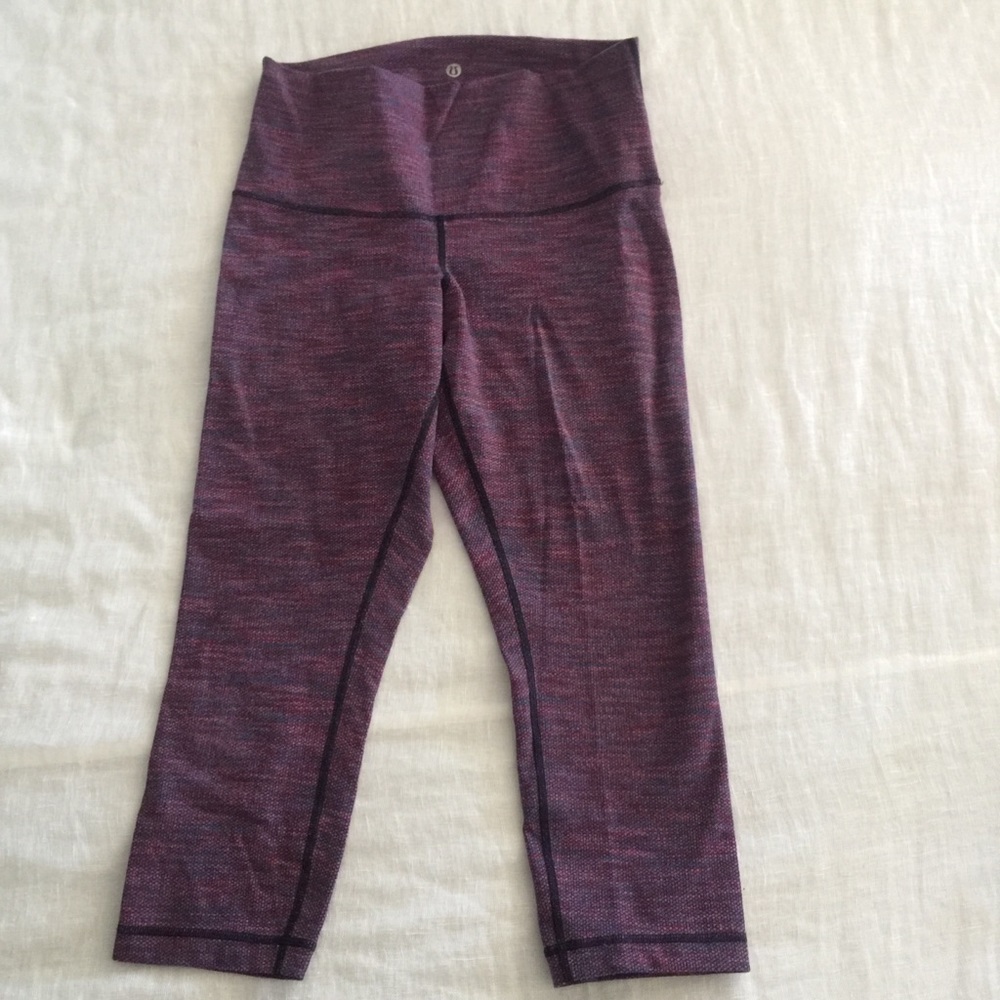 Lululemon purple jacquard Capri leggings size 8